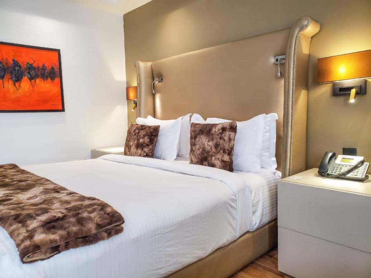 Deluxe King Room