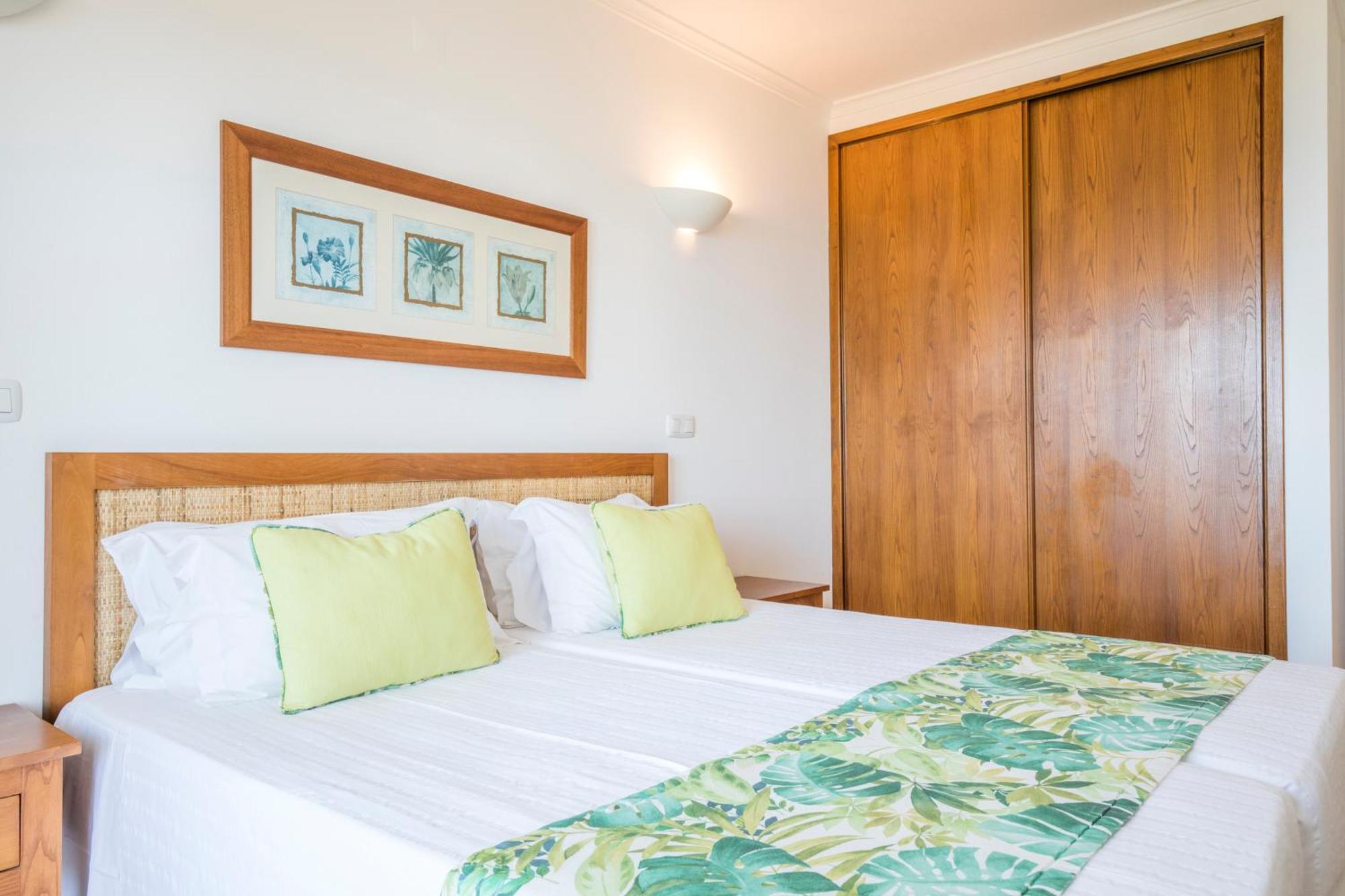 One-Bedroom Apartment with Partial Sea View,1209298771:JPEG