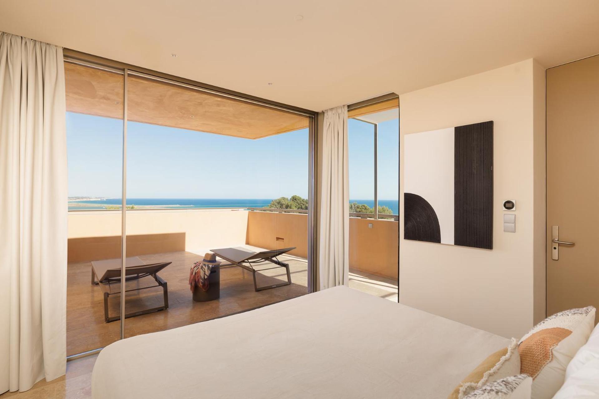Three-Bedroom Apartment,1603118109:JPEG